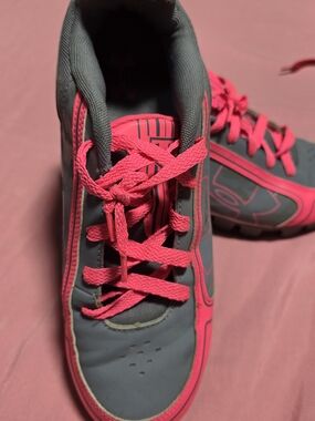 Under Armour  Teens Or Womans Athletic Softball Or Baseball Cleats
